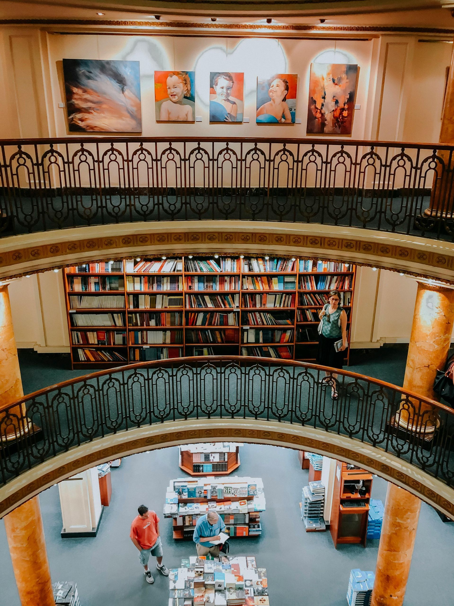 Book Gallery West in Gainesville Florida