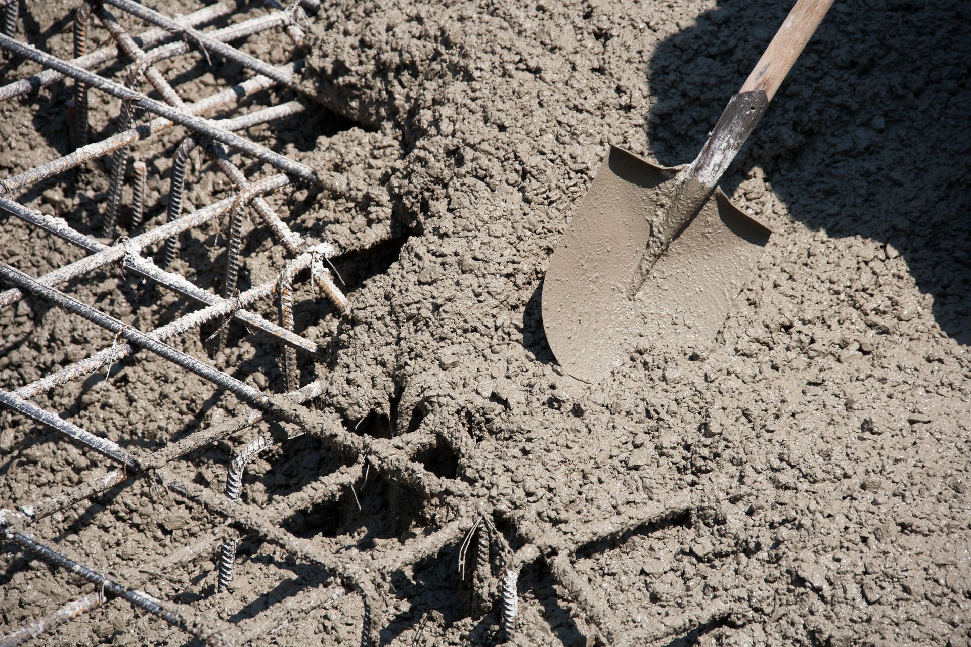 Workers Pouring Cement Mix – South Geelong – Barry Medew Building Supplies