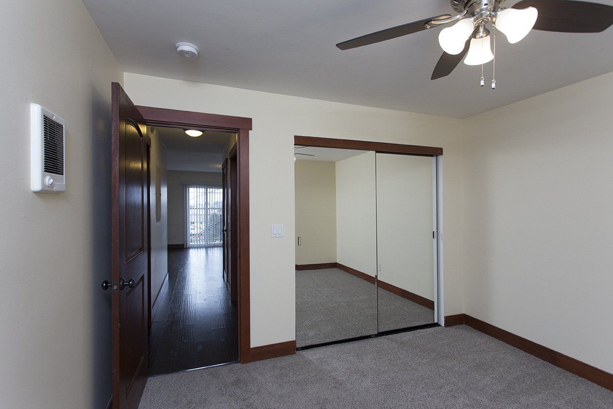 3710 Yonge St Exterior | Seaview Terrace