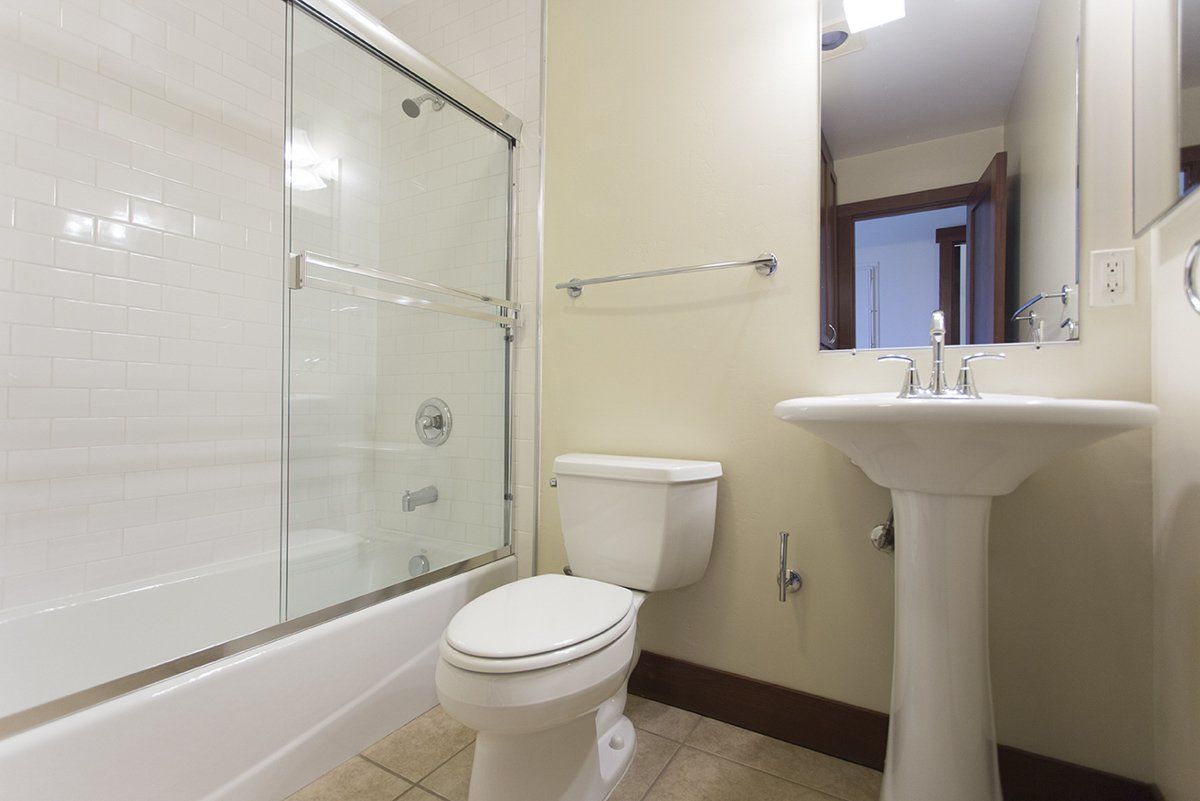 3710 Yonge St Exterior | Seaview Terrace