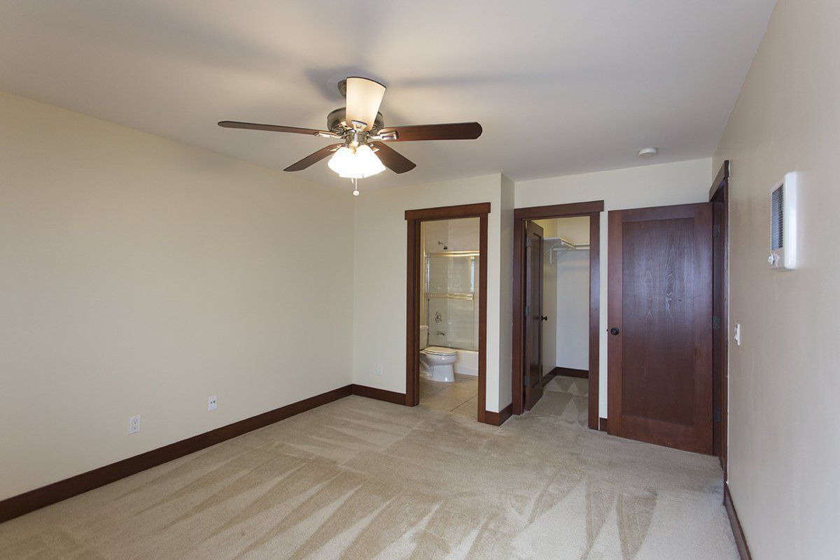 3710 Yonge St Exterior | Seaview Terrace