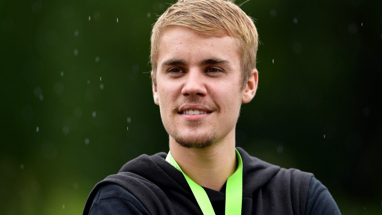 Justin Bieber Supports World Humanitarian Day