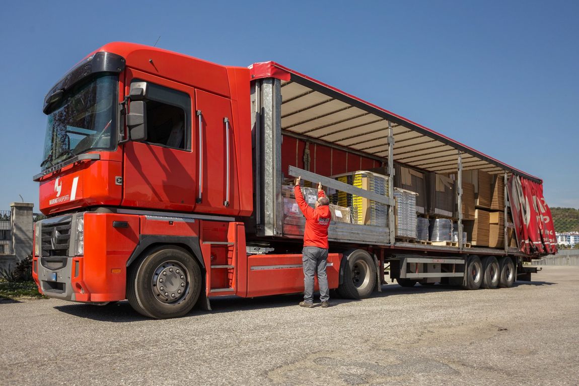 Camion per trasporto merci speciali