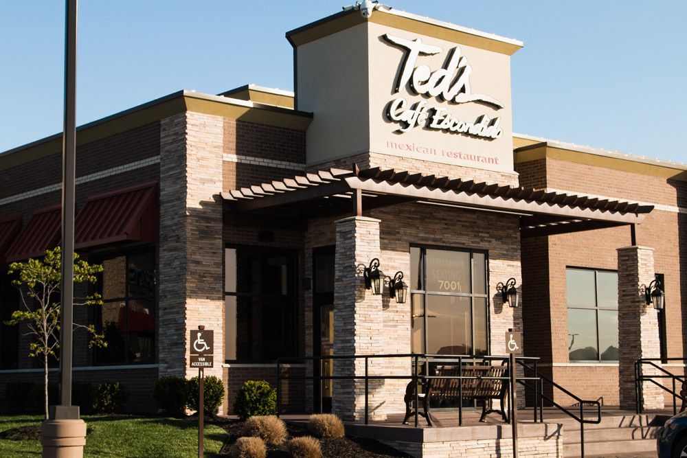 A building with a sign that says ted 's coffeehouse