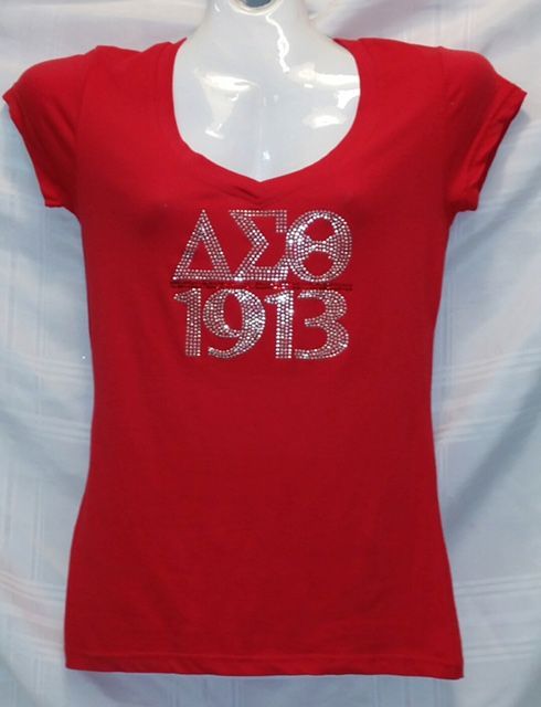 A red t-shirt with the word 1913 on it