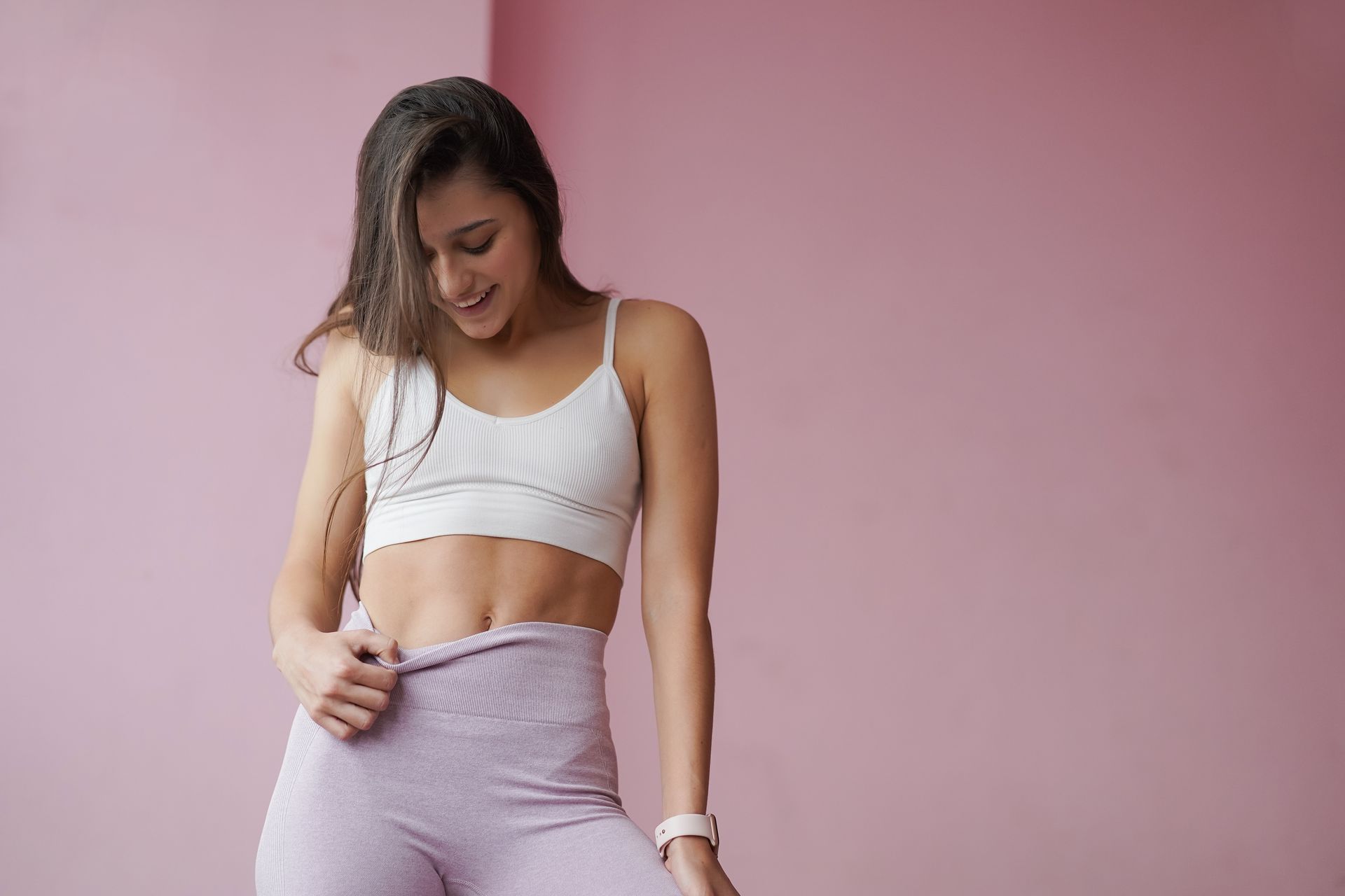 woman posing dressed in sportswear
