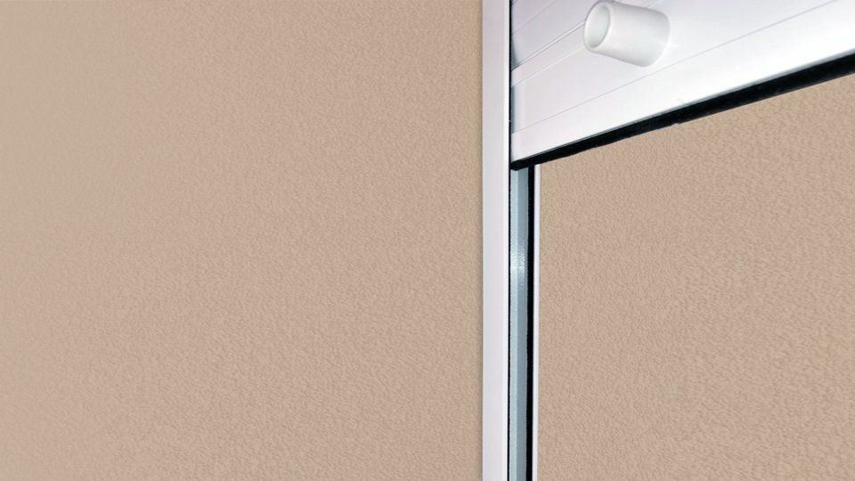 tapparella semi-abbassata bianca