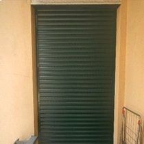 tapparella verde completamente abbassata