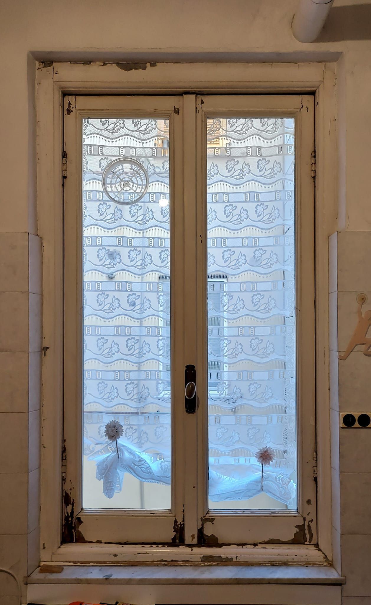 finestra vecchia in legno