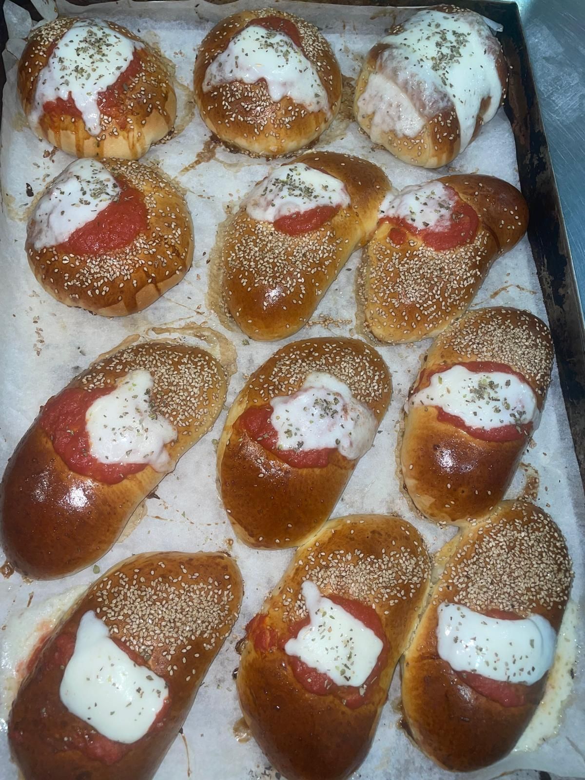 rosticceria salata formaggio e pomodoro