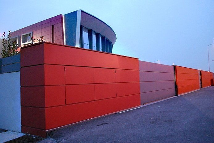 palazzo rivestito di pannelli