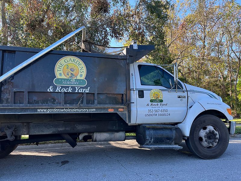 flat bed delivery truck