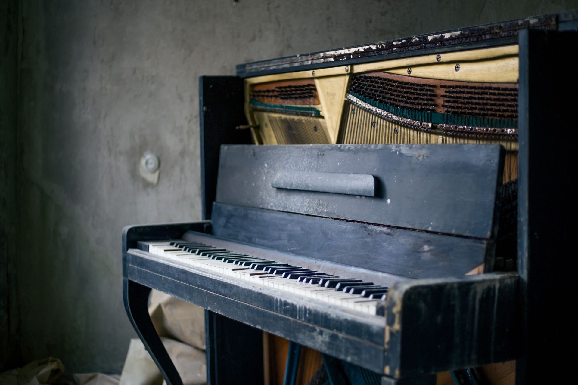 Dos and don'ts of storing a piano