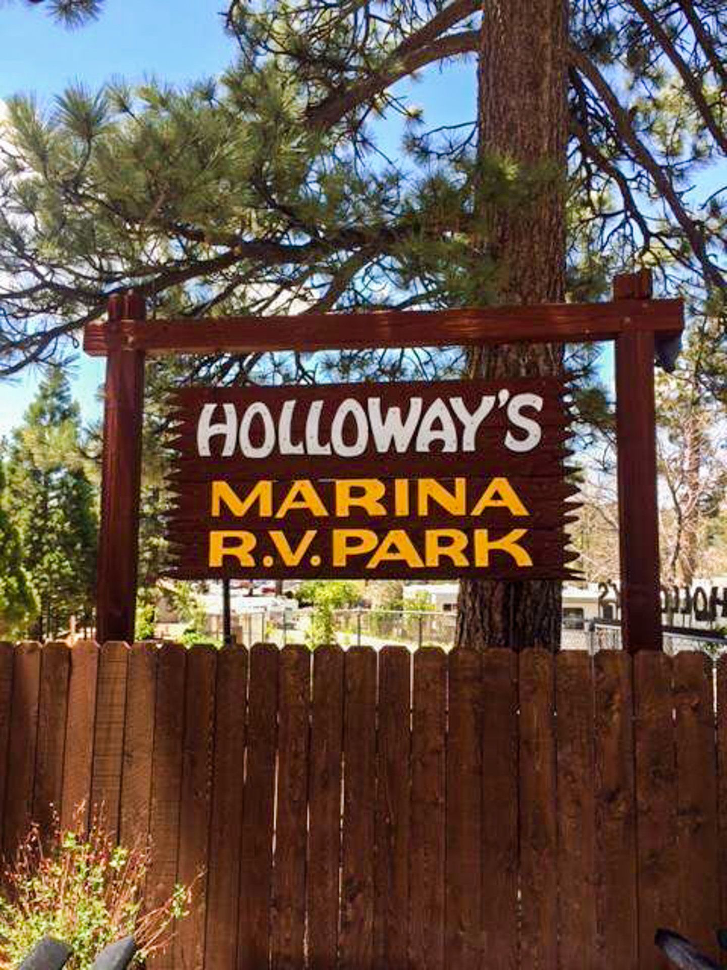 Holloway's Marina & RV Park wooden sign