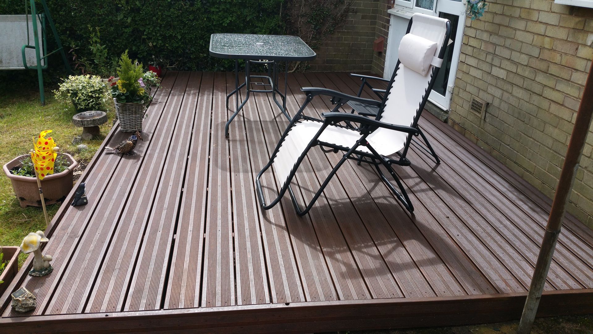 Anti Slip Wood Stain For Decking Board Construction In The Garden
