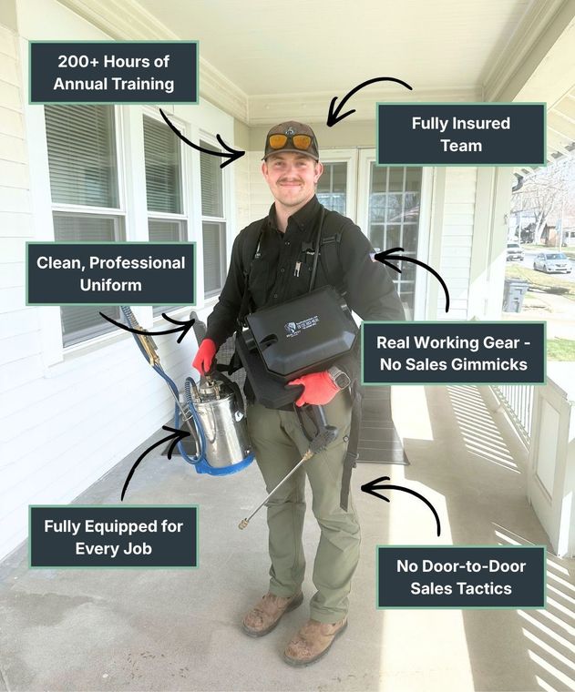 A real raccoon sits in a wire cage in front of a turquoise pest control truck featuring a cartoon raccoon decal.