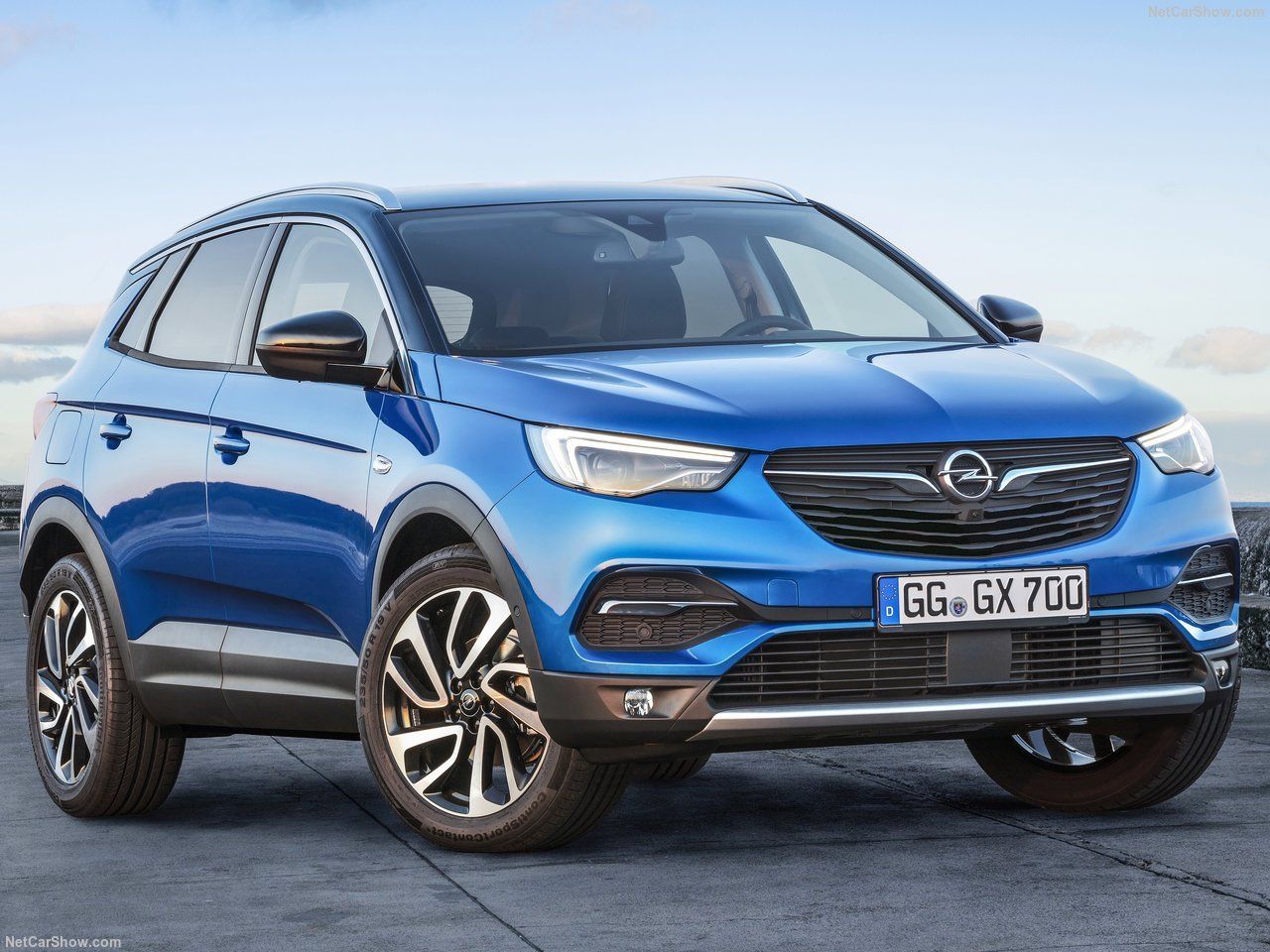 Opel Grandland X schuin naar rechts