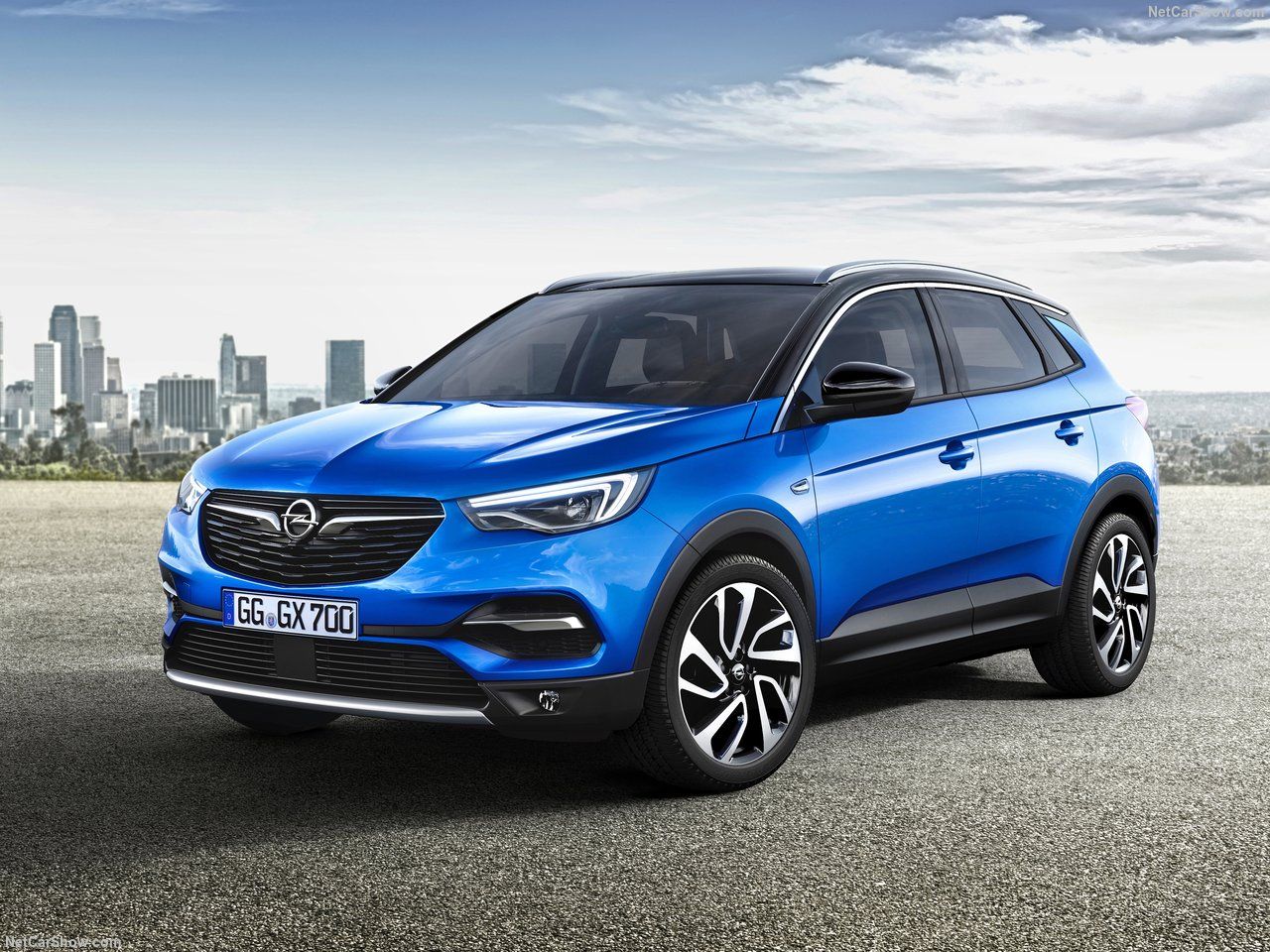 Opel Grandland X schuin naar links