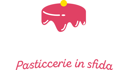 Una torta rosa con una granella gialla sopra.