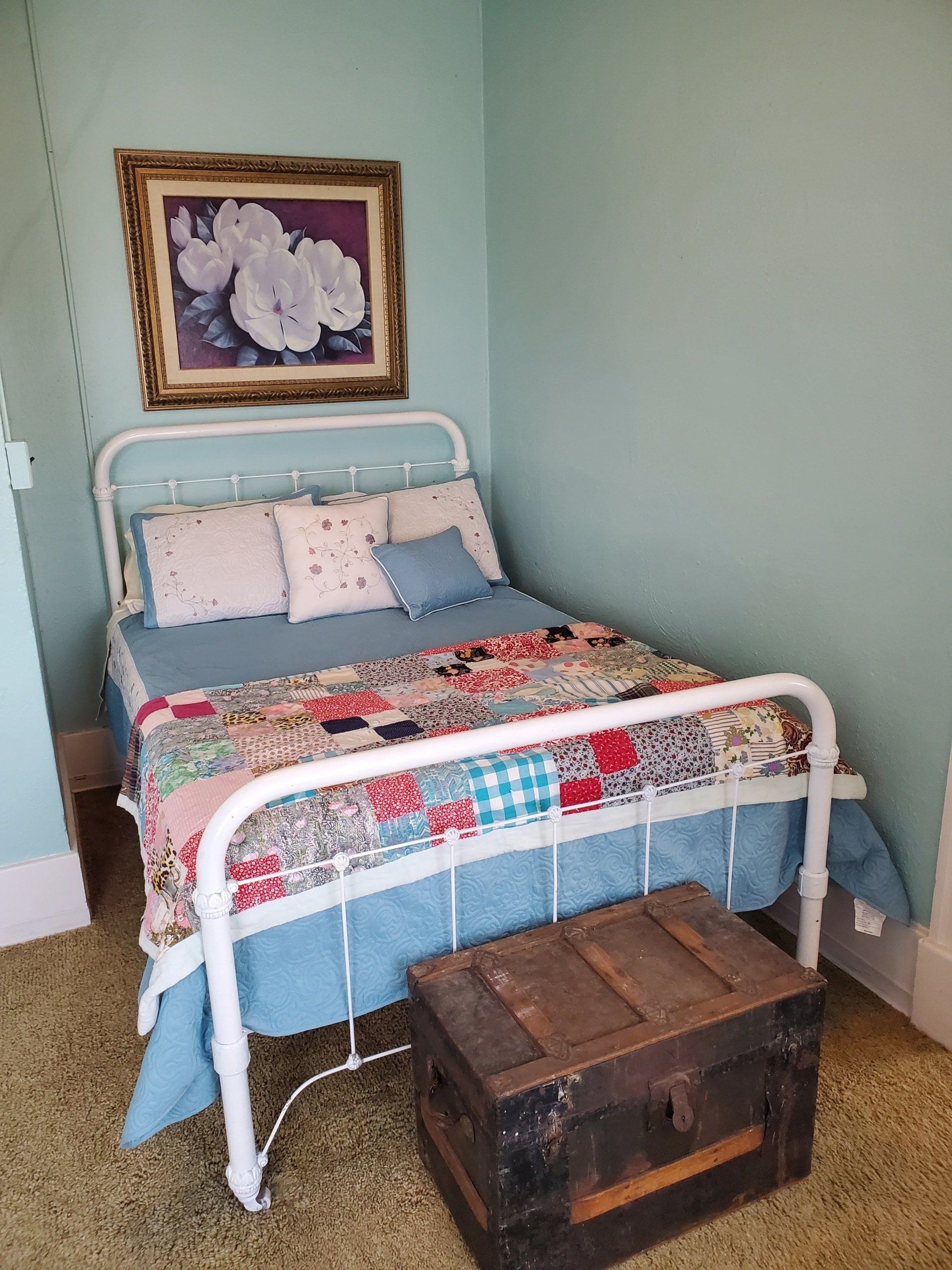 Graves hotel room
