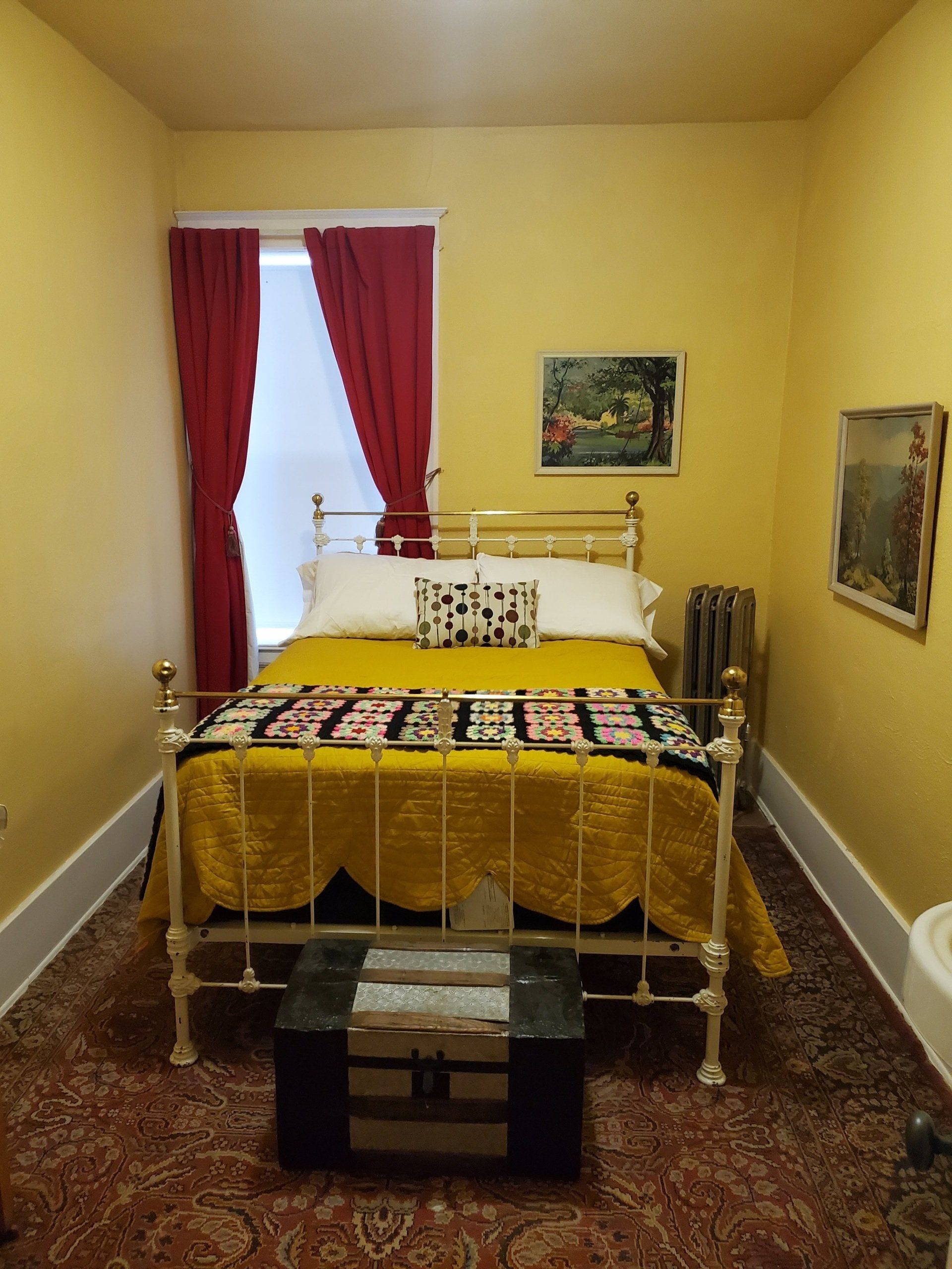 Graves hotel room
