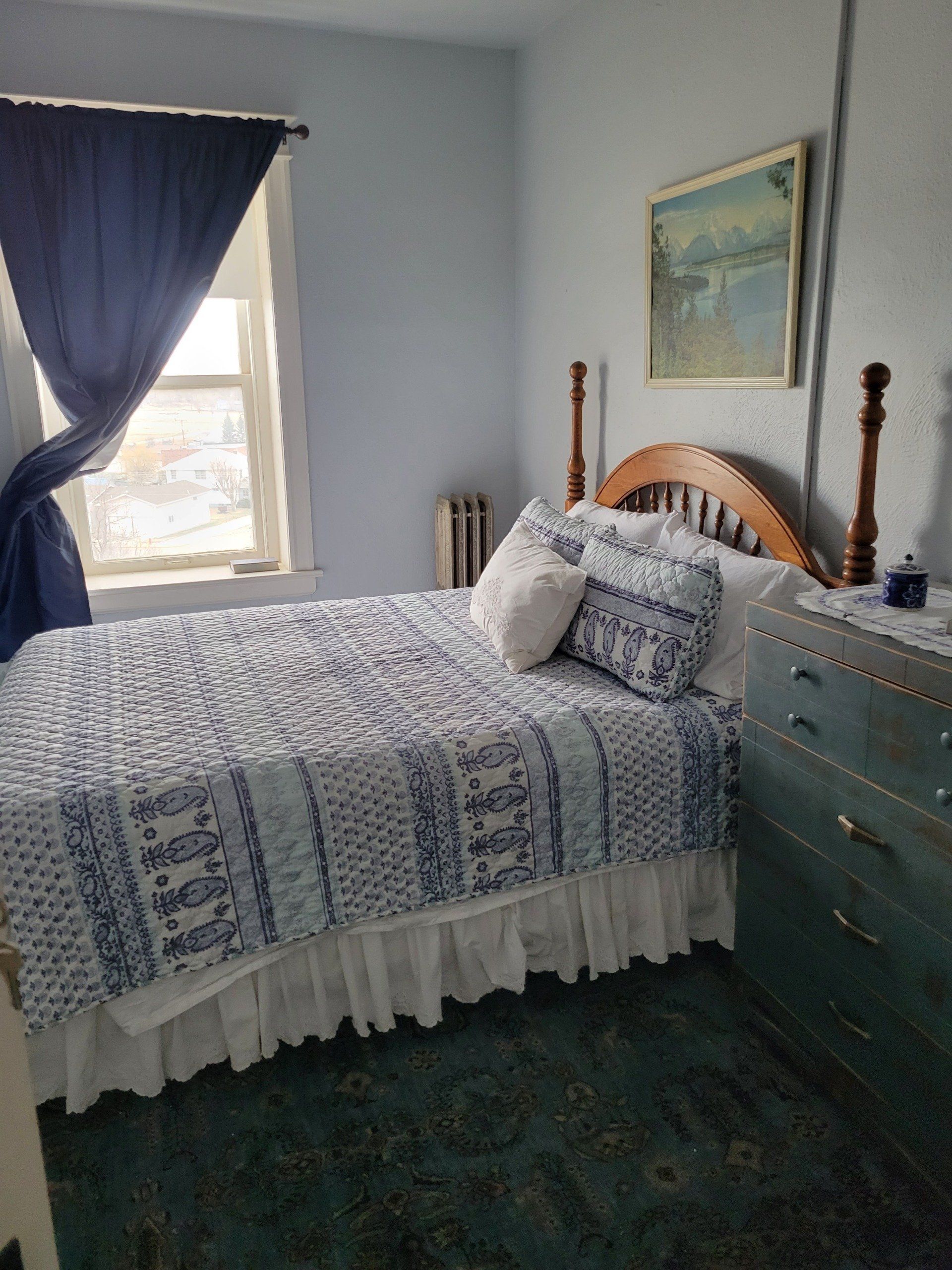Graves hotel room