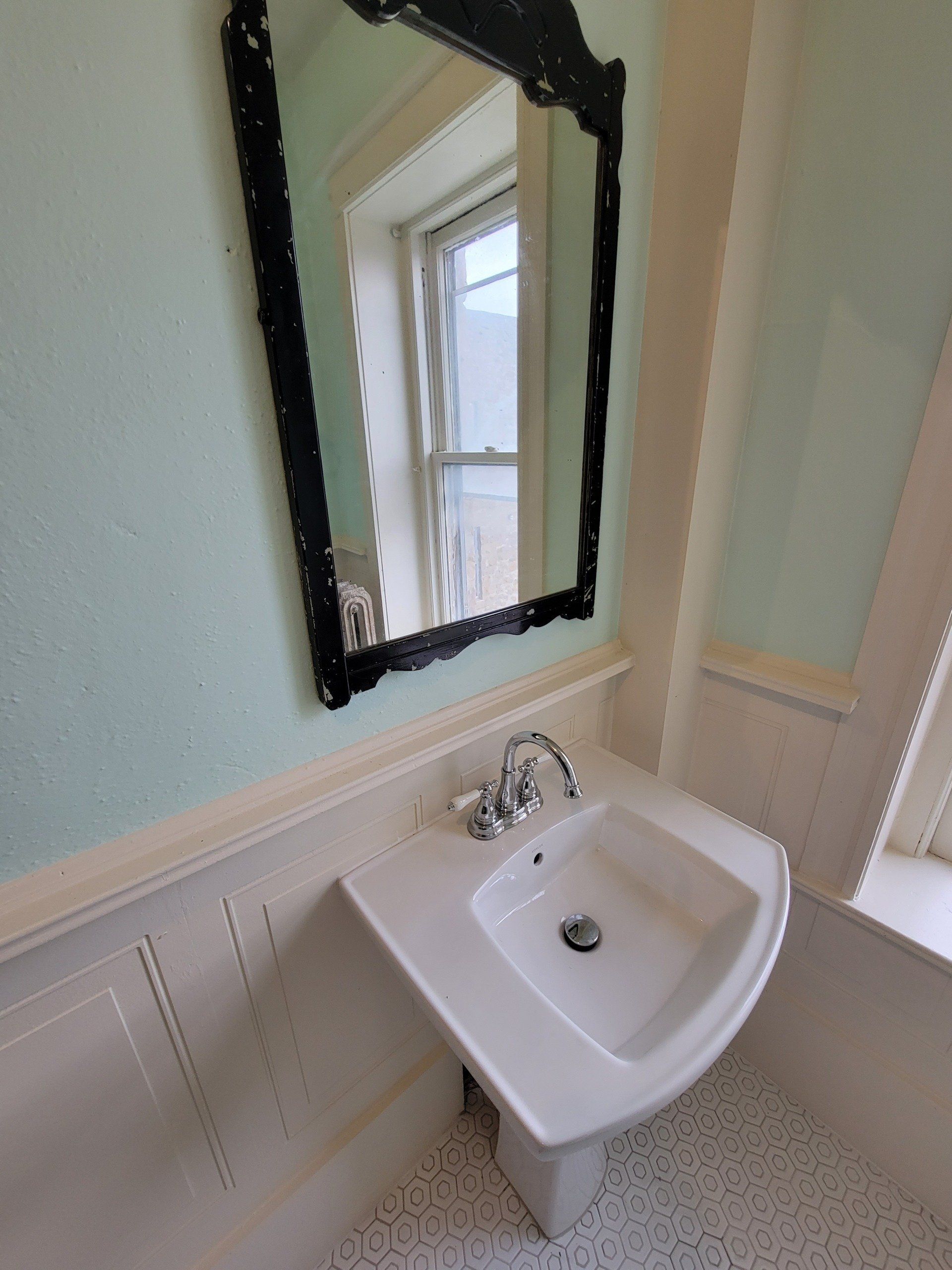 graves hotel bathroom