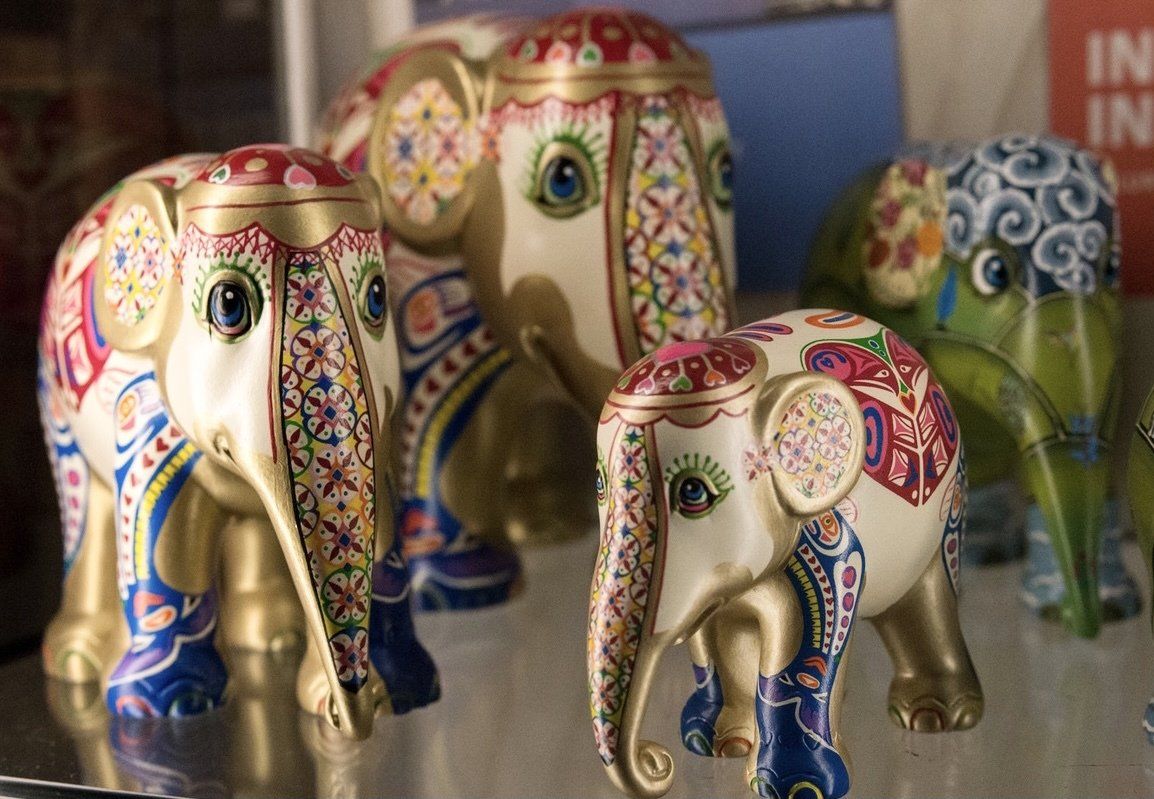 elefanti ceramica