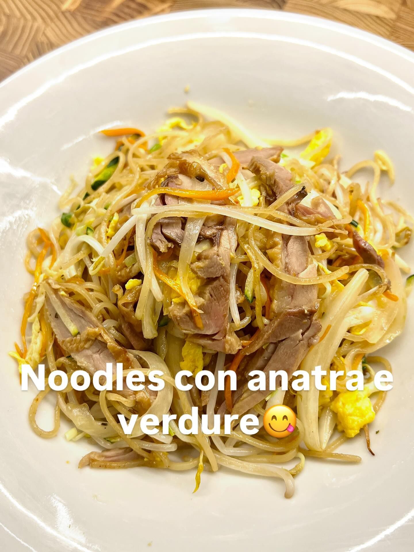 Noodles con anatra e verdure