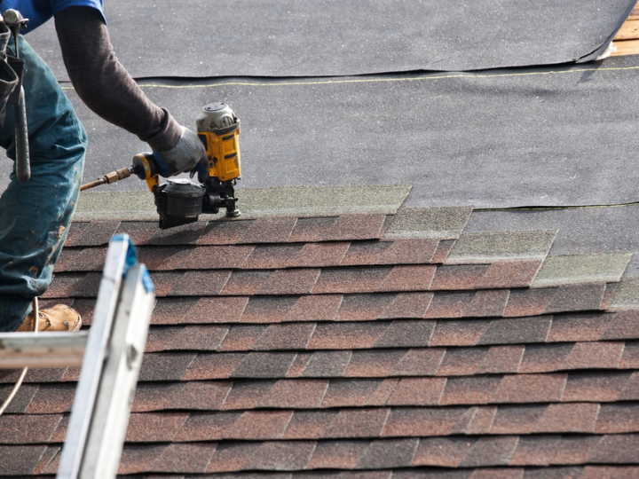 Berea, Kentucky, Ark roofer fixing hole saw tooth for roof replacement