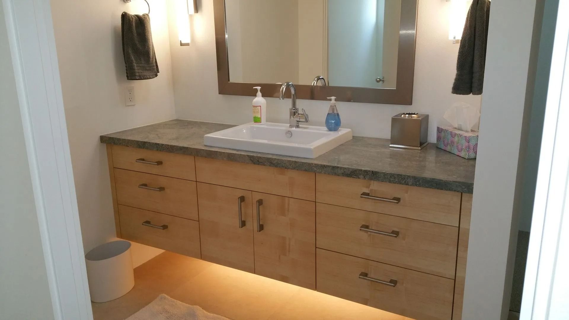 A bathroom with a sink and a mirror.