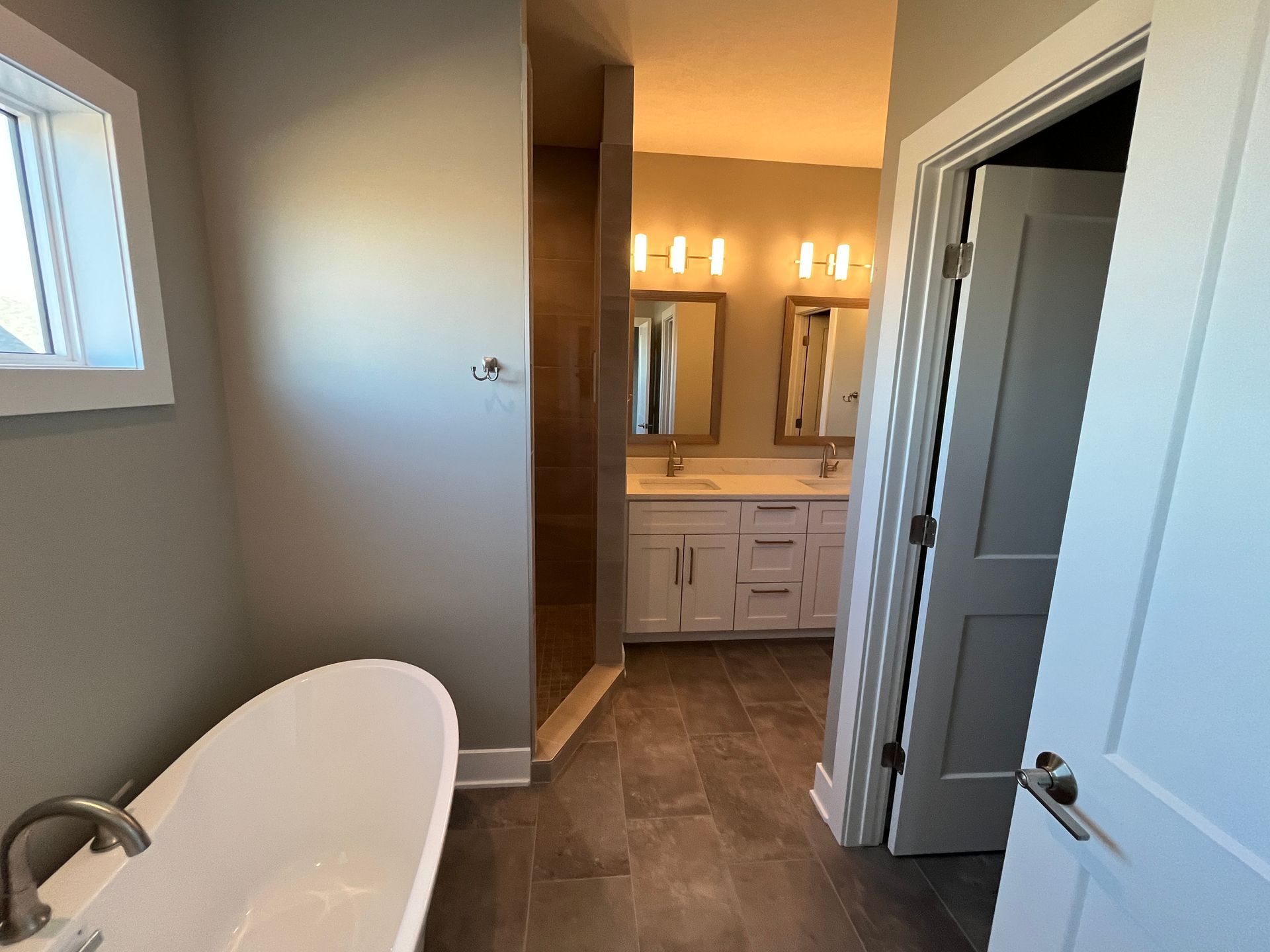 A bathroom with a bathtub and two sinks.