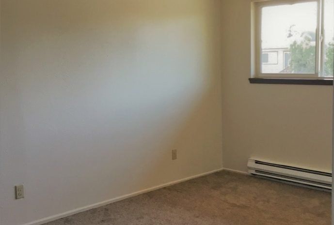 # 2 AR 1X1 LIVING ROOM