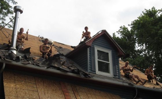 expert repairing the roof