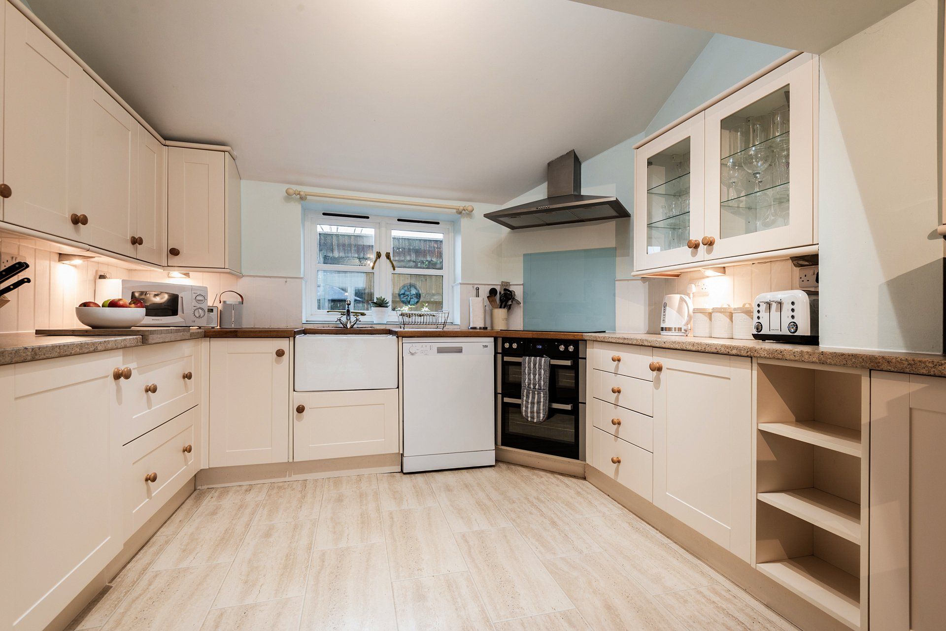 Thatched Cottage fully equipped kitchen in staycation holdiay home