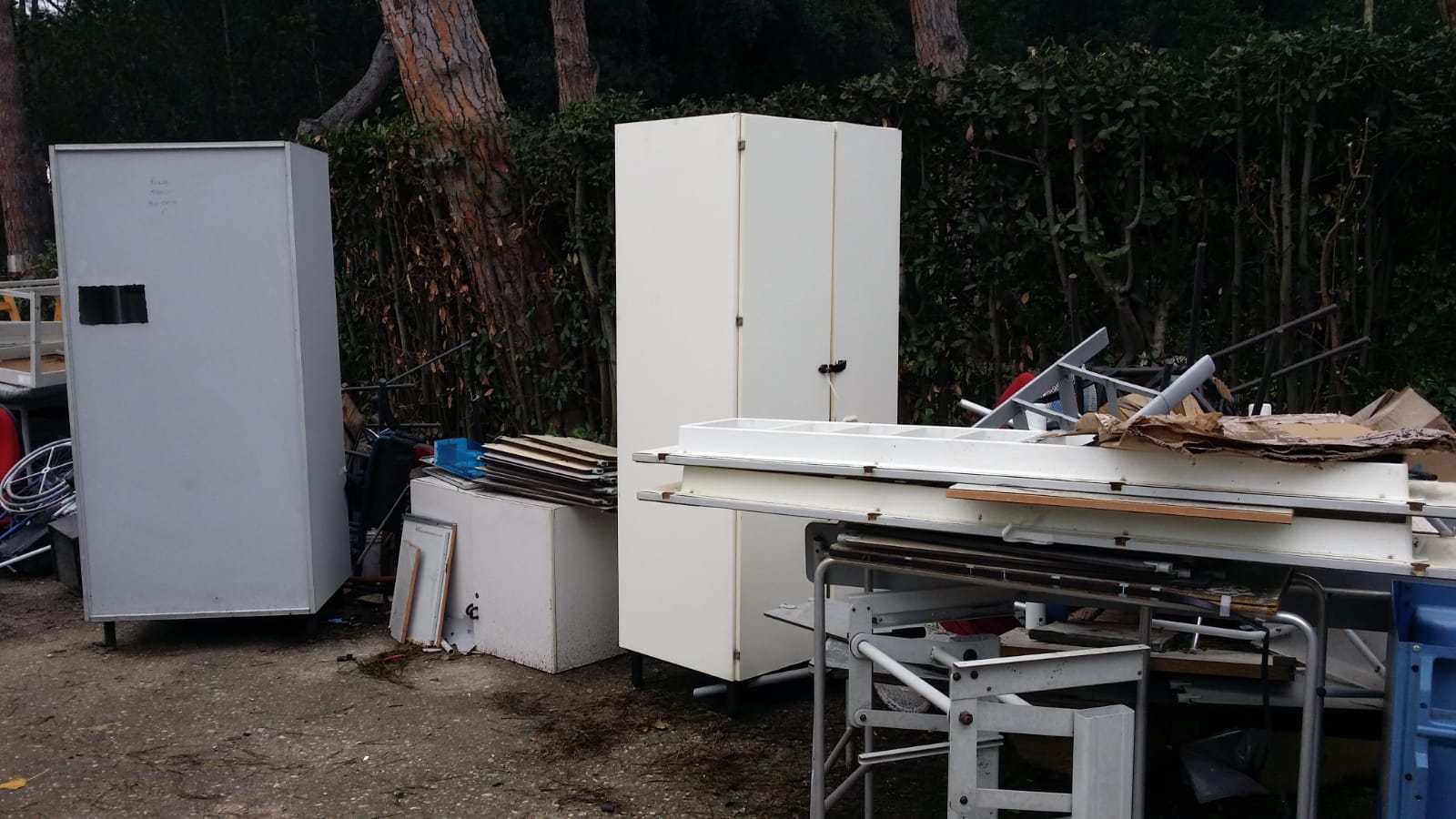 armadio e altri rifiuti