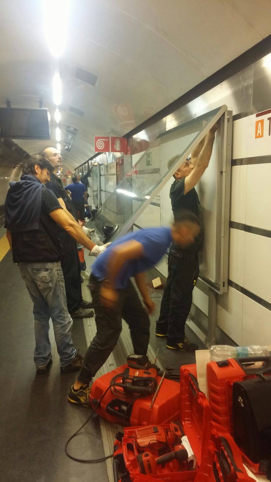 addetti montaggio arredamento ufficio e archivio