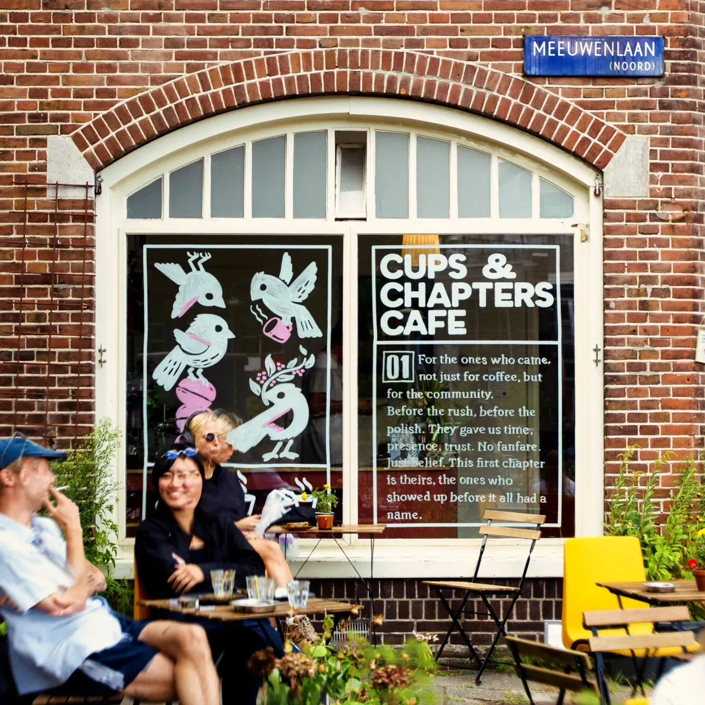 Voorkant koffiezaak Cups and Chapters