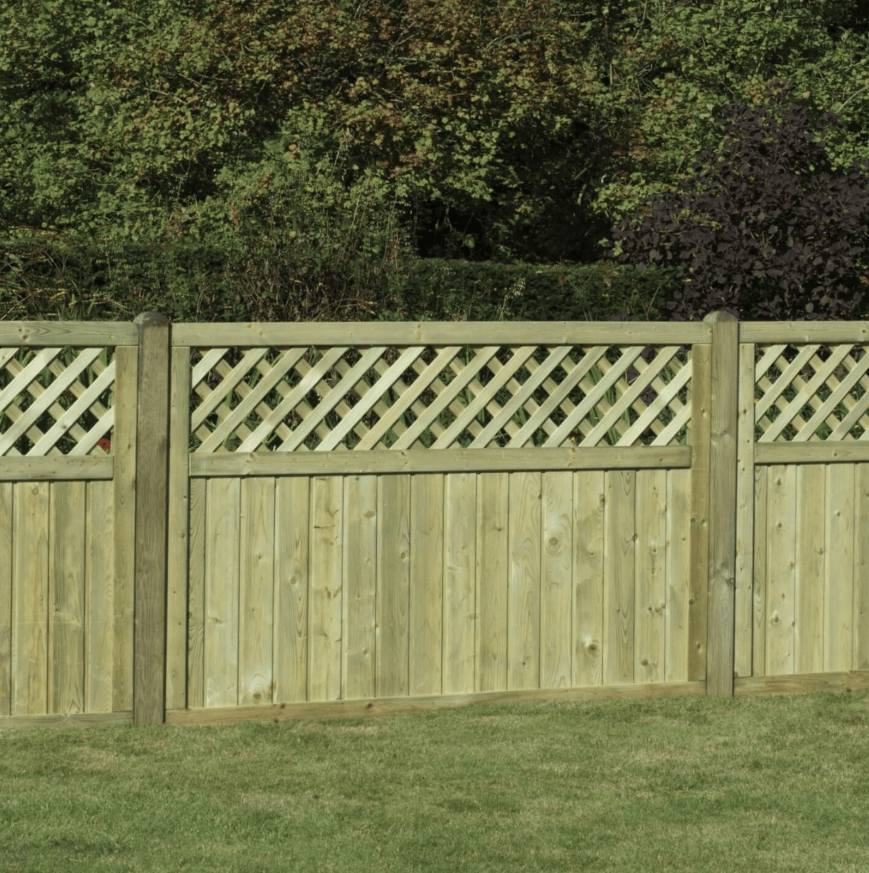 Professional Fencing company Northampton. Tongue and Groove Lattice fences installation