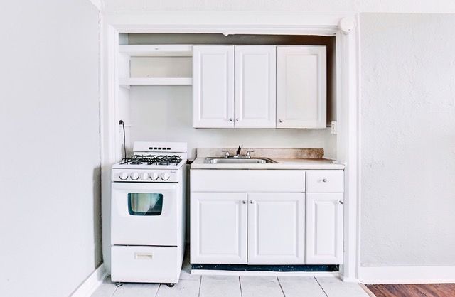 Monroe Manor kitchen