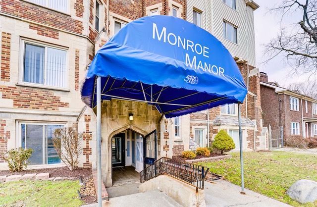 Monroe Manor exterior