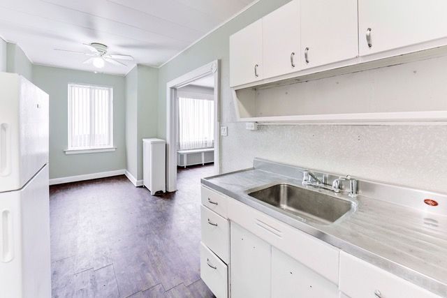 Monroe Manor kitchen