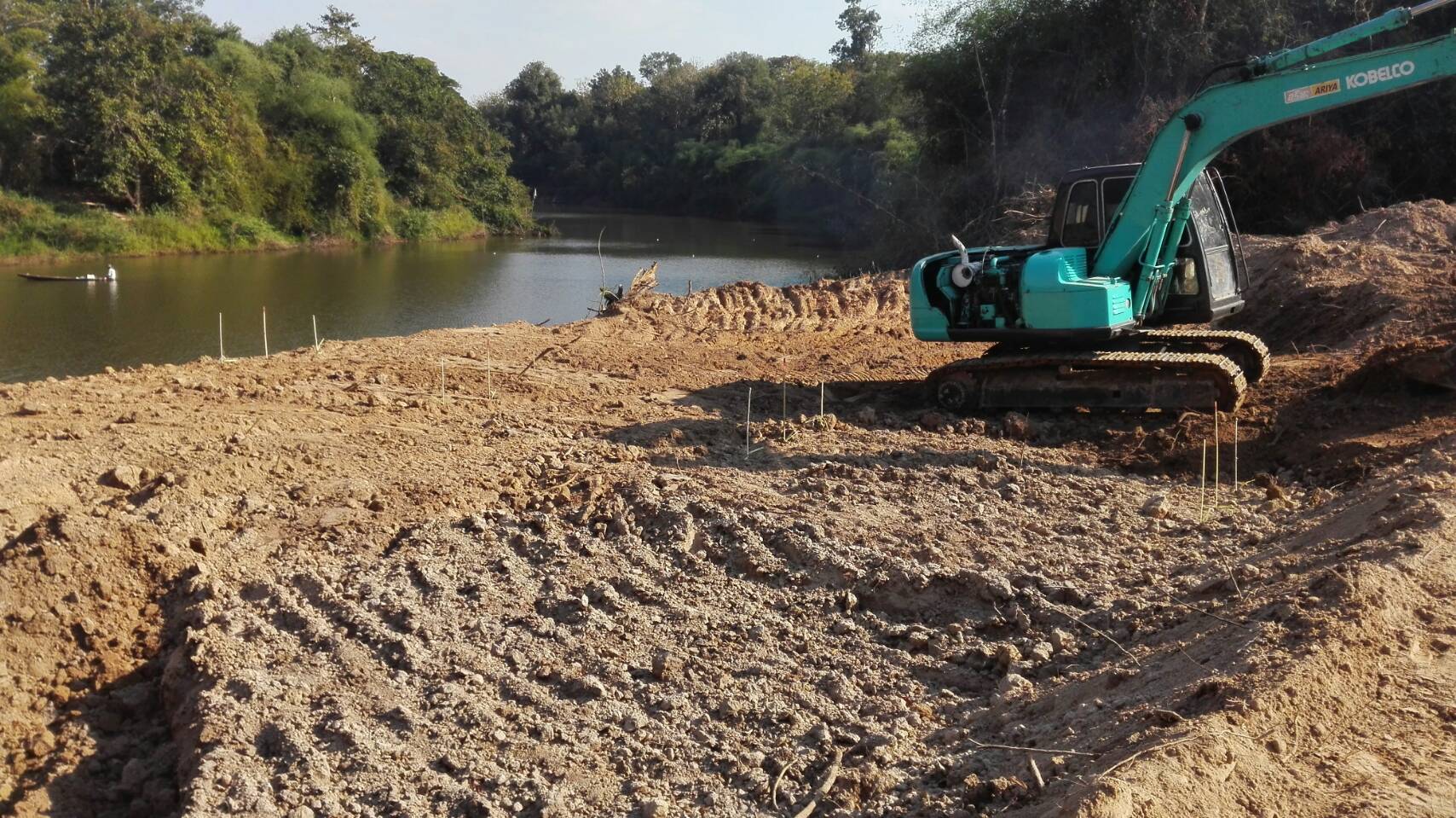 รถแมคโคร, รถแบคโฮ, PC200, E110