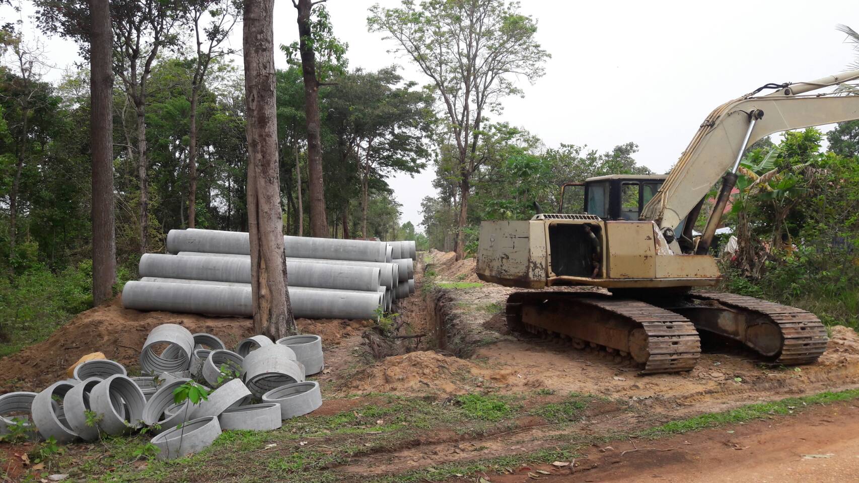 ให้เช่ารถแมคโคร PC200 E110