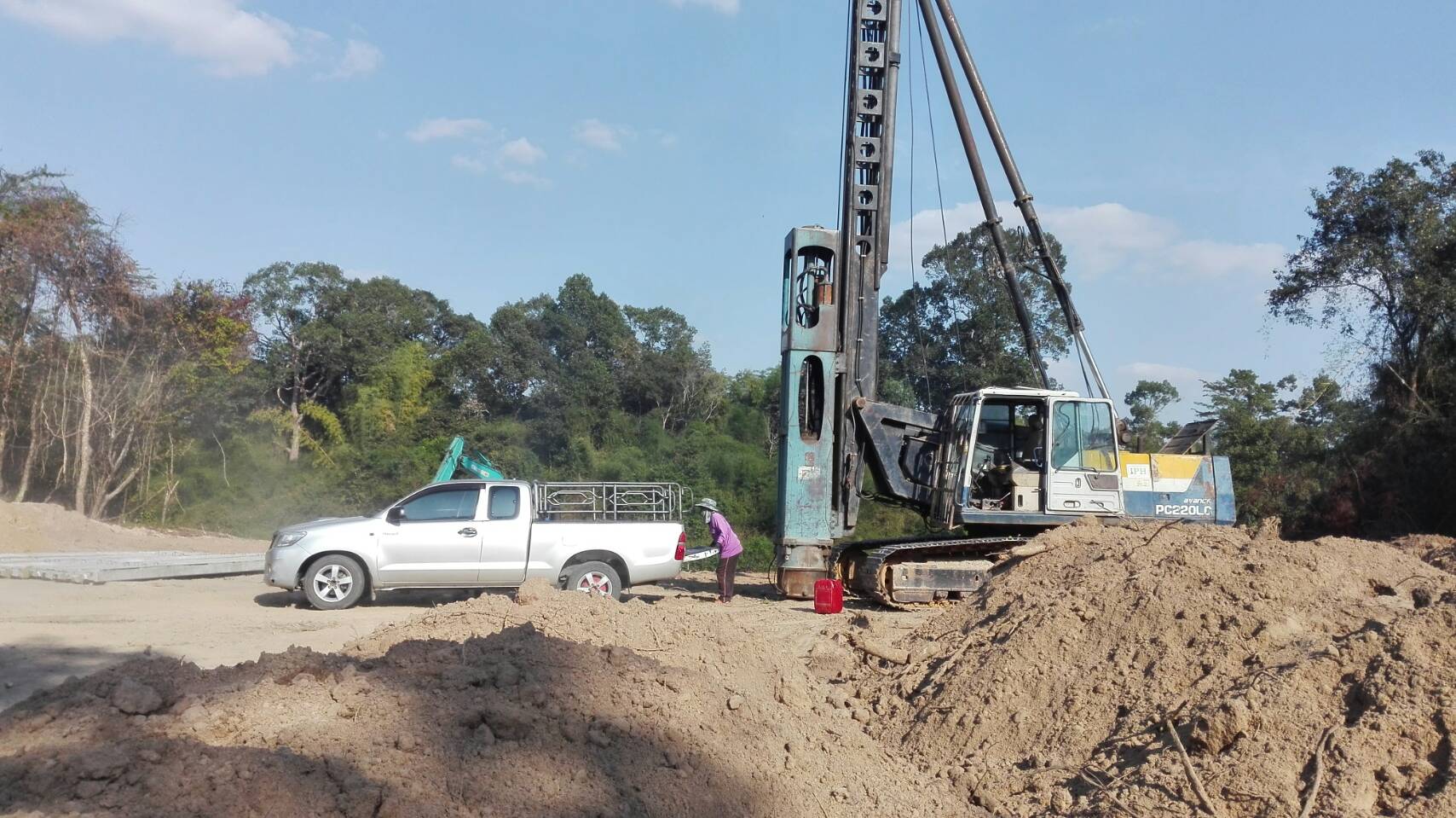 น.อุบลก่อสร้าง, งานขุด, เจาะ, รับเหมาก่อสร้าง