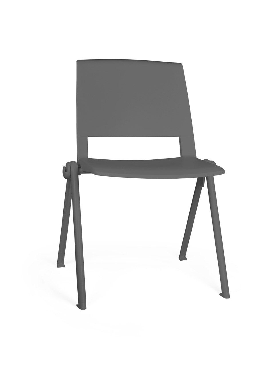 Una silla de plástico roja con patas de metal sobre un fondo blanco.