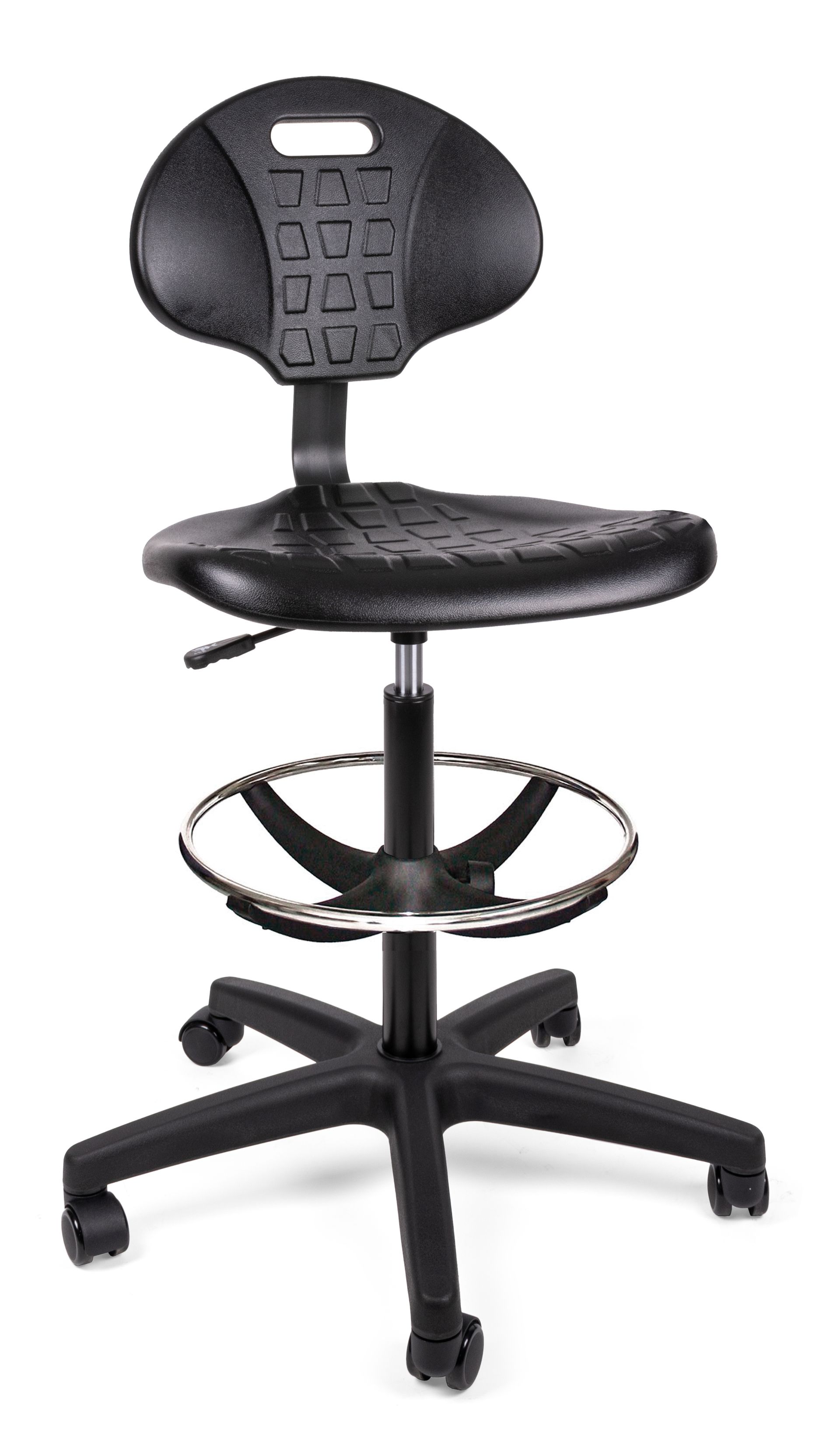 Una silla de oficina negra con ruedas sobre un fondo blanco.