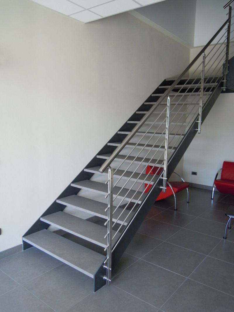 Scala interna in metallo