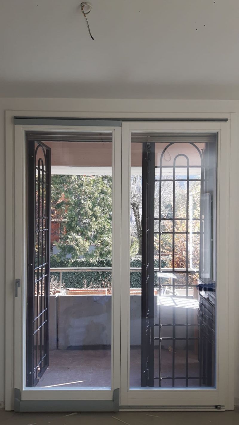 Porta finestra con inferriate