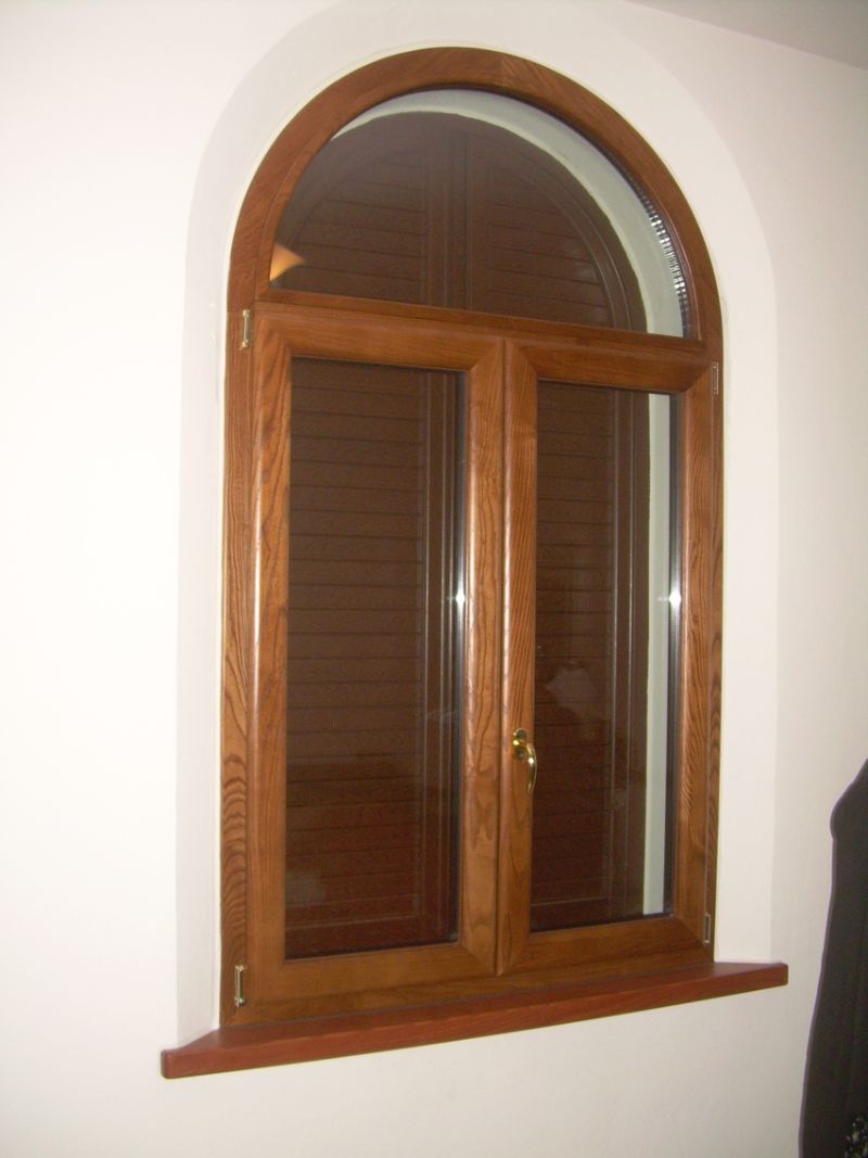 finestra in legno-alluminio con avvolgibile